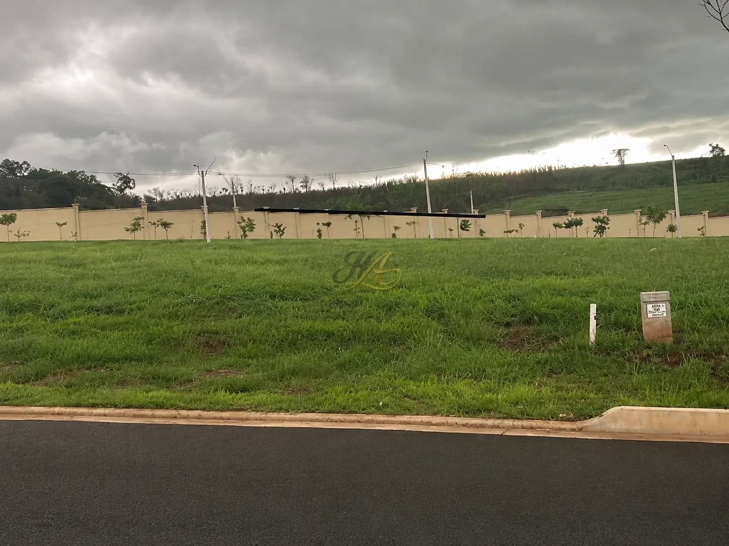 Terreno de ilha de 324 m² à venda em condomínio | Alto do Castelo II