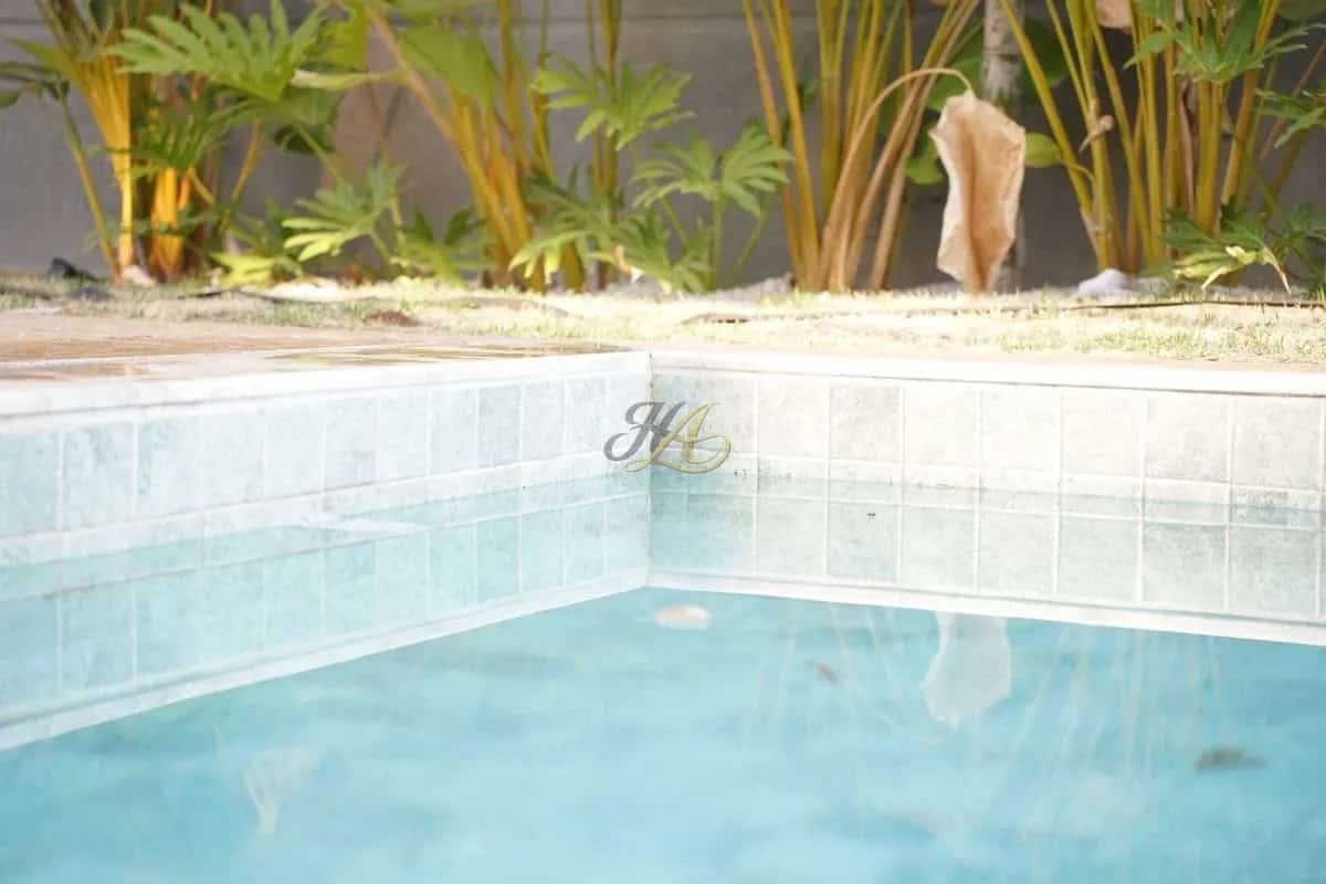 Sobrado de 439 m² com 4 suítes, elevador e piscina à venda em condomínio | Jardim Olhos d’água