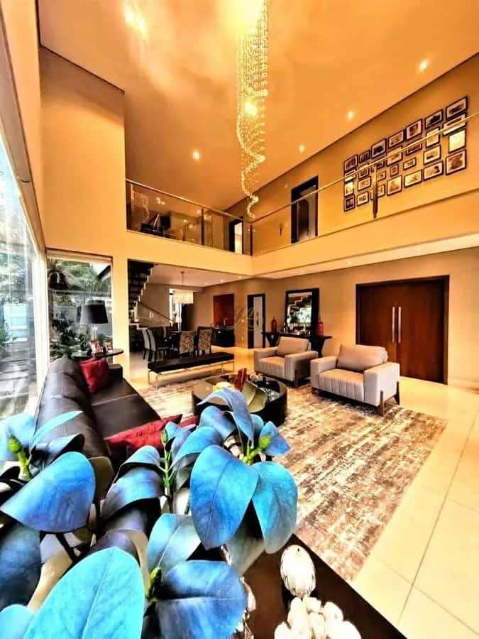 Sobrado de 480 m² com 4 suítes, home cinema e piscina aquecida à venda em condomínio | Residencial Torino
