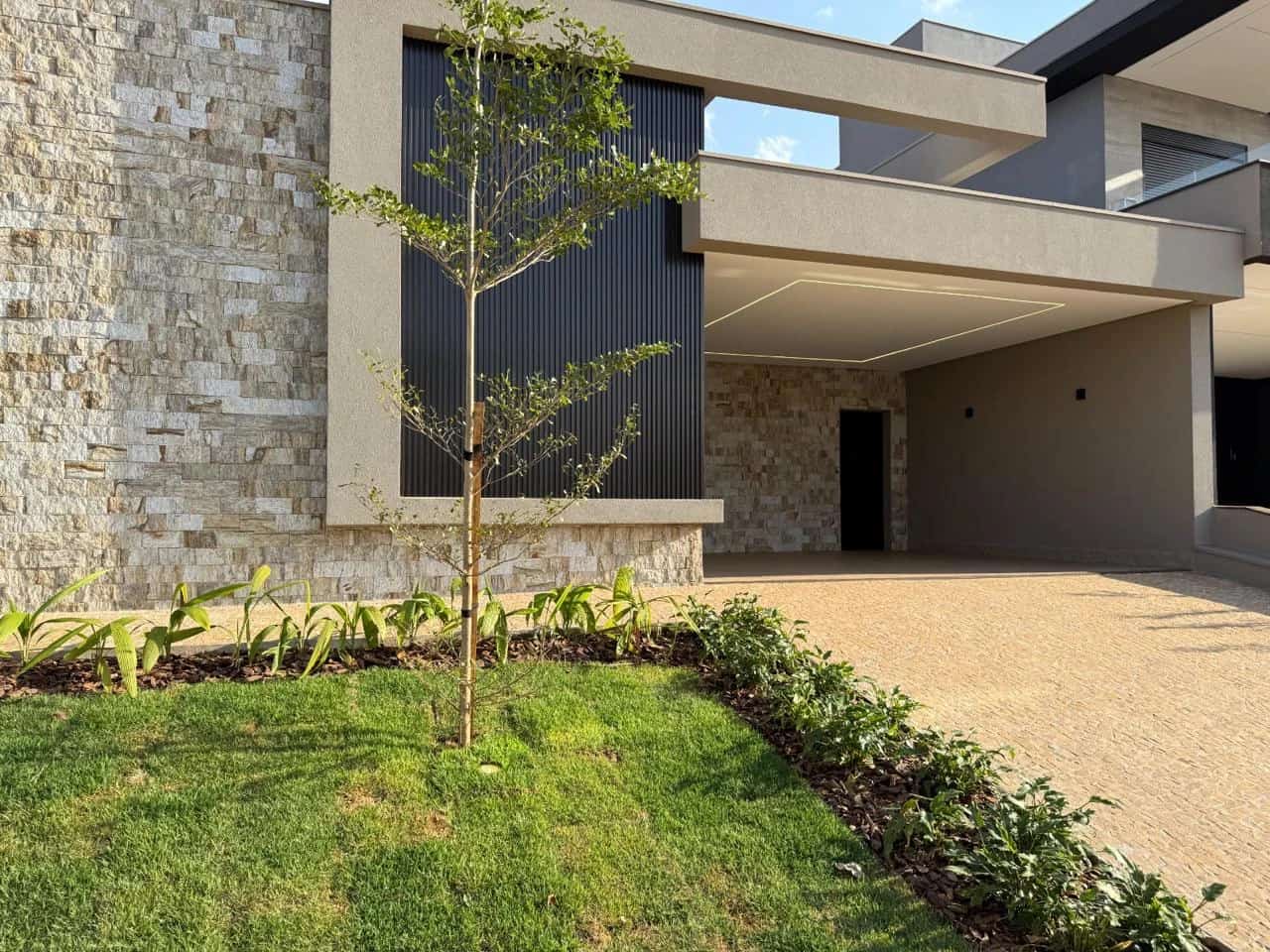 Casa de 199 m² com 3 suítes e ambientes integrados à venda em condomínio | Quinta dos Ventos