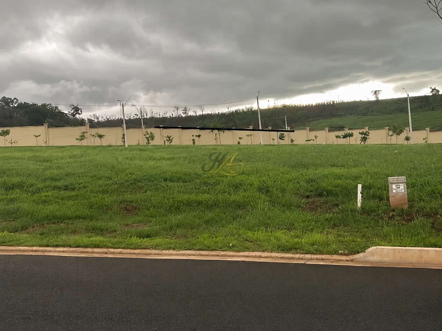 Terreno de ilha de 324 m² à venda em condomínio | Alto do Castelo II
