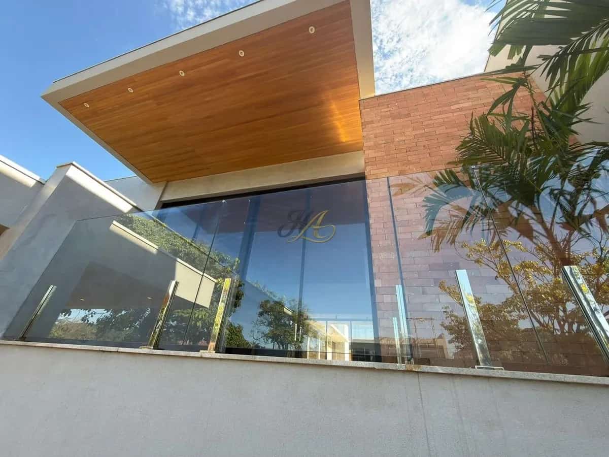Casa térrea de 343m² com 03 suítes e piscina à venda em condomínio | Alphaville