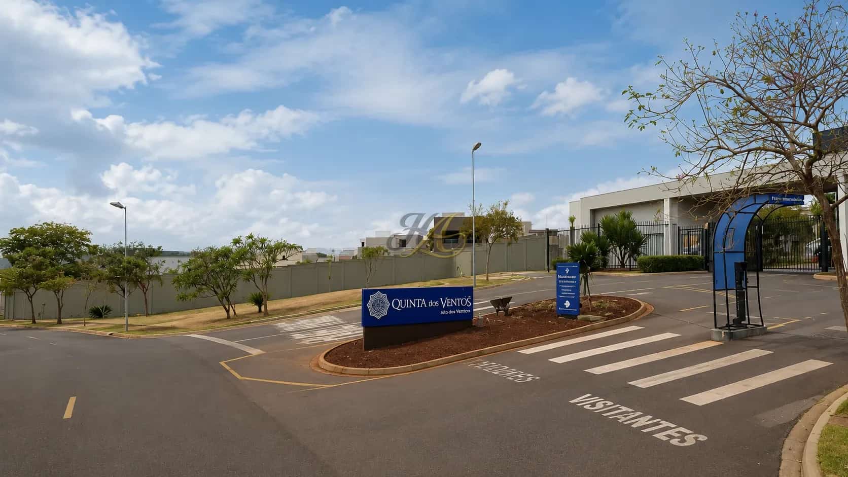 Terreno de 350 m² com declive à venda em condomínio | Quinta dos Ventos