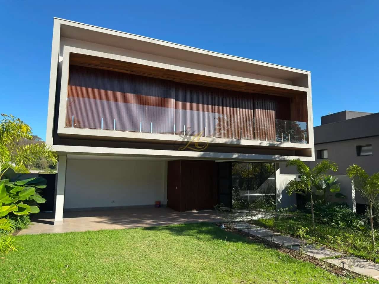 Sobrado de 514m² com 4 suítes, vista para o vale e piscina à venda em condomínio | Alphaville