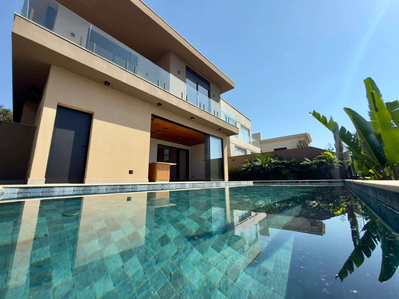 Sobrado de 270 m² com 3 suítes e marcenaria completa à venda em condomínio | Vila do Golfe